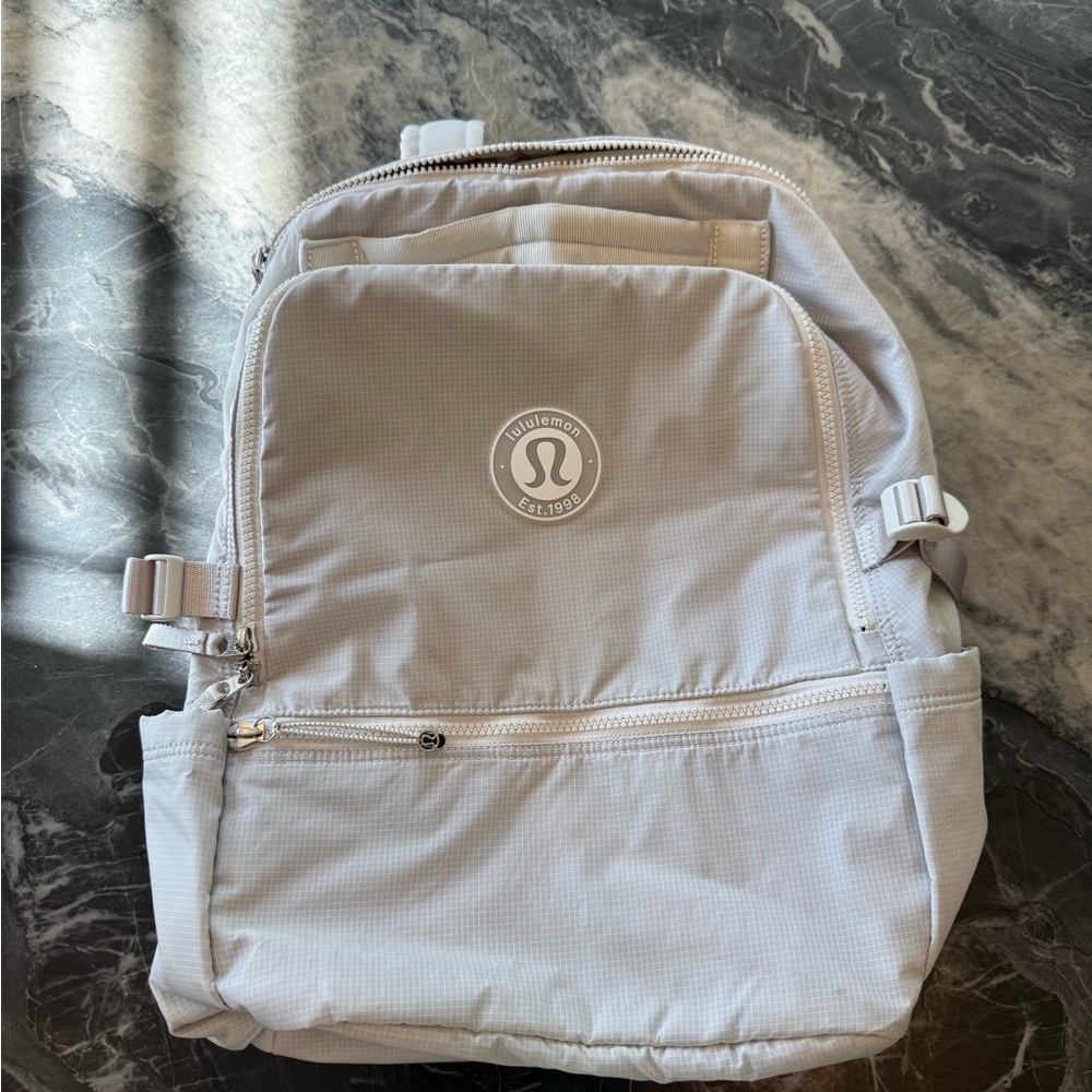 Lululemon New Crew Backpack Light Gray / Silver